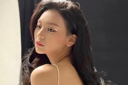Màn thay đổi của nữ ca sĩ bị chê xấu nhất lịch sử Kpop