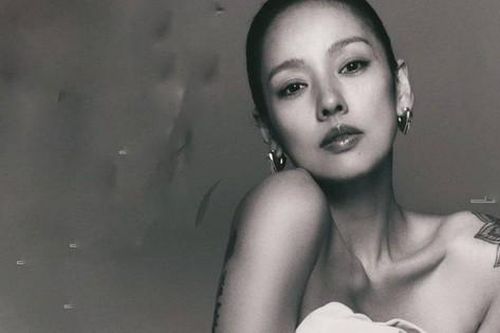 Nữ hoàng gợi cảm Lee Hyori chụp ảnh bán nude ở tuổi 44