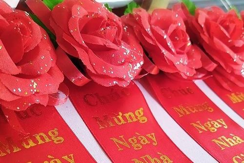'Cảm ơn cô dù em không thể nghe giọng cô nói'