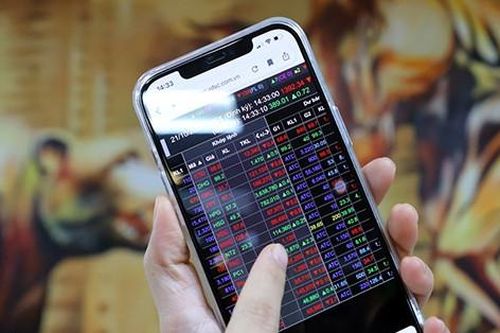 Sếp lớn miệt mài đăng ký mua cổ phiếu