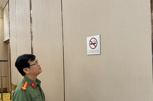 Nhiều nhà hàng ở TP.HCM thiếu quy định cấm hút thuốc lá trong nhà