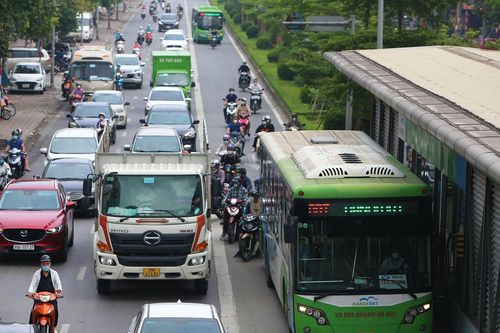 Đề xuất thay buýt nhanh Kim Mã - Yên Nghĩa bằng đường sắt đô thị