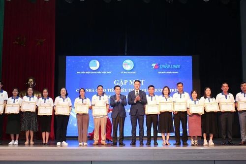 Vinh danh 58 giáo viên tận tụy 'gieo' kiến thức ở những vùng khó khăn