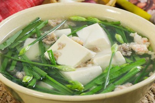 Những tác dụng chữa bệnh bất ngờ của lá hẹ