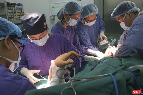 Suýt đứt lìa cánh tay do tai nạn giao thông vì áo chống nắng