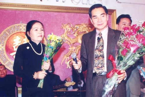 'Ông hoàng sân khấu' qua đời ở Mỹ, nhiều nghệ sĩ Việt gửi lời chia buồn