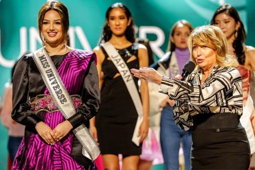 Chủ tịch Miss Universe tuyên bố từ chức sau khi công ty phá sản