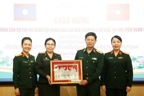 Đoàn phụ nữ quân đội Lào giao lưu, trao đổi kinh nghiệm công tác phụ nữ với Học viện Quân y
