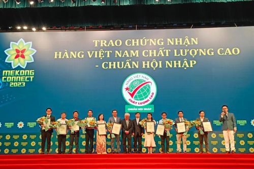 Điện Quang nhận danh hiệu 'Hàng Việt Nam chất lượng cao – Chuẩn hội nhập'
