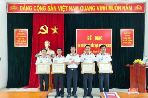 Trung đoàn 451 bế mạc hội thi kíp chiến đấu trạm radar