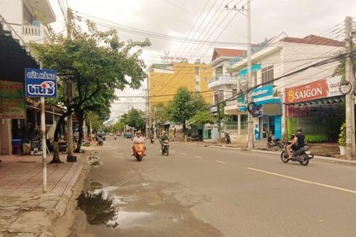 Gắn biển hiệu che biển báo giao thông