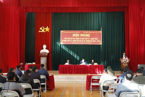 Đại biểu Hội đồng nhân dân tiếp xúc cử tri xã Tả Phìn