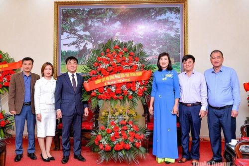 Thường trực HĐND tỉnh chúc mừng Ngày thành lập Mặt trận Dân tộc thống nhất Việt Nam