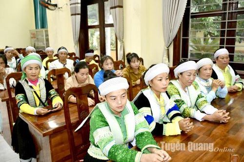 Tập huấn xây dựng mô hình gìn giữ và phát huy nét đẹp văn hóa dân tộc Mông