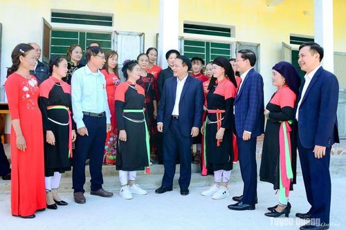 Các đồng chí lãnh đạo tỉnh dự Ngày hội Đại đoàn kết toàn dân
