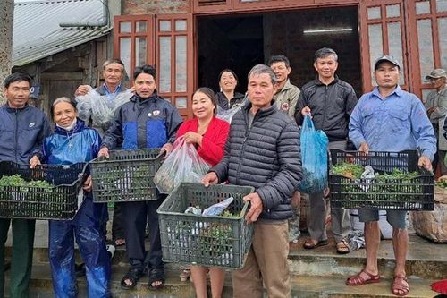 Trao tặng 100.000 cây hoa giống khắc phục hậu quả lũ lụt và trồng vụ tết ở A Lưới