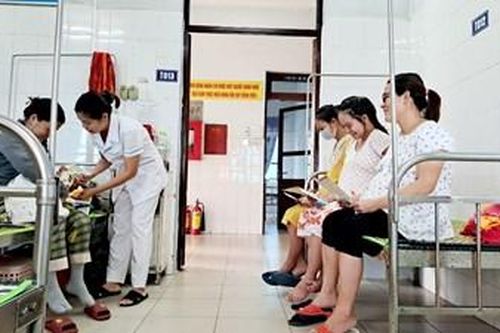 Cấp cứu, điều trị gần 1.000 bệnh nhân trong mưa lũ