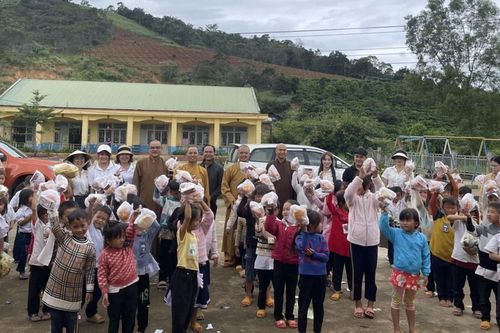 Chương trình thiện nguyện 'Mùa đông cho em' tại vùng biên giới tỉnh Đắk Nông