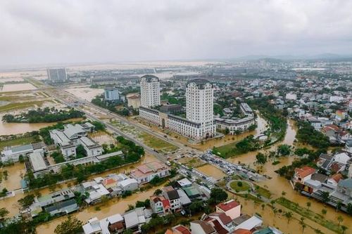 Hơn 16.000 ngôi nhà bị ngập, 2 người chết và mất tích do mưa lũ tại Huế