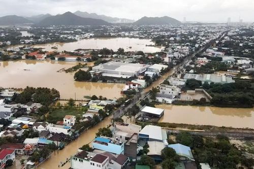 Nước sông Cái dâng cao, TP. Nha Trang ngập sâu trong biển nước
