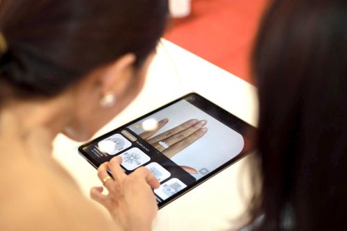 Ứng dụng trí tuệ nhân tạo vào mua sắm trang sức