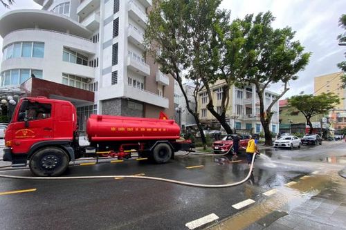 Lũ rút, Công an Thừa Thiên Huế ra quân tổng vệ sinh môi trường