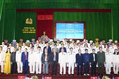 Trường Đại học Kỹ thuật - Hậu cần CAND kỷ niệm Ngày Nhà giáo Việt Nam