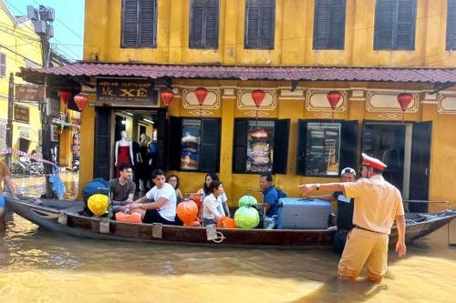 Đảm bảo an toàn cho du khách đến Hội An giữa mùa mưa lũ