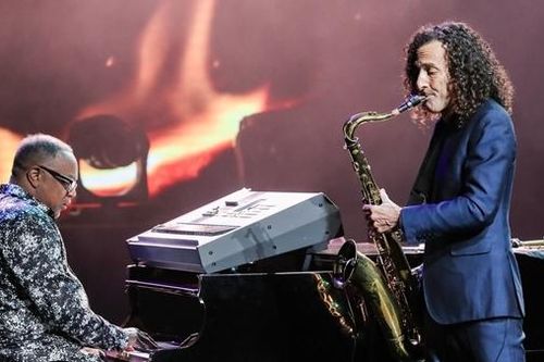 'Kenny G Live in Hồ Gươm' - ngẫu hứng, thăng hoa và ngập tràn cảm xúc
