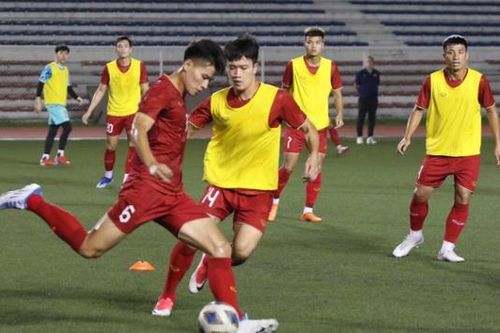 Thưởng nóng 1 tỷ đồng cho đội tuyển Việt Nam