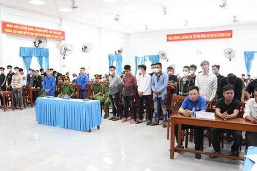Tuyên án 33 bị cáo dùng súng, hung khí hỗn chiến gây náo loạn