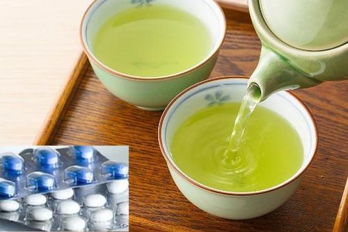 Những thuốc nào không được uống cùng trà xanh?