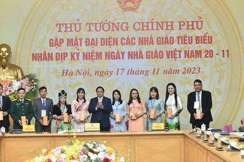 Thủ tướng: 'Thành công của giáo dục không phải nhồi kiến thức cho đầy mà thắp lên ngọn lửa đam mê'