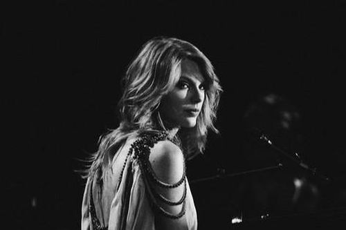 Tai nạn xảy ra tại 'The Eras Tour', Taylor Swift gửi lời chia buồn đến người hâm mộ