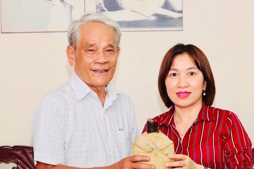 Ông Mặt trận ba miền