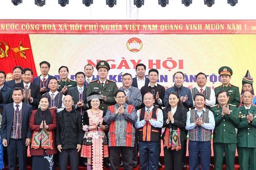 Thủ tướng dự Ngày hội Đại đoàn kết toàn dân tộc tại Lai Châu