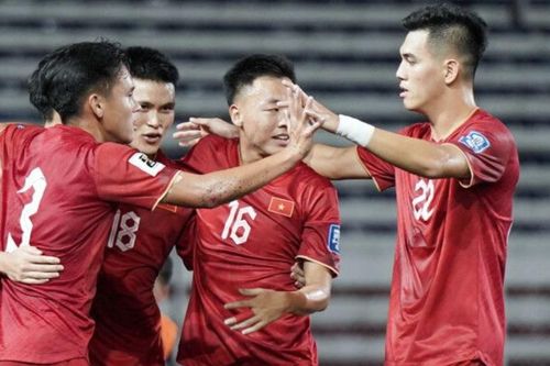 Trò cưng HLV Troussier so tài ngôi sao lớn của bóng đá Iraq