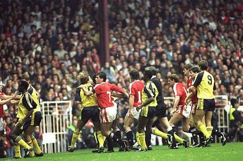 MU và Arsenal từng cùng bị trừ điểm như thế nào hơn 30 năm trước?