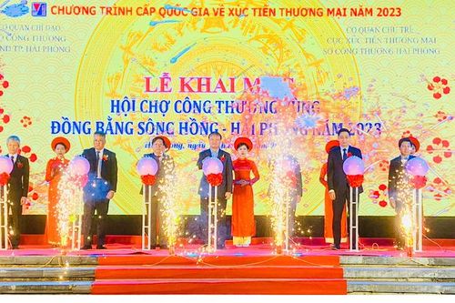 Tưng bừng khai mạc hội chợ công thương vùng đồng bằng sông Hồng tại Hải Phòng