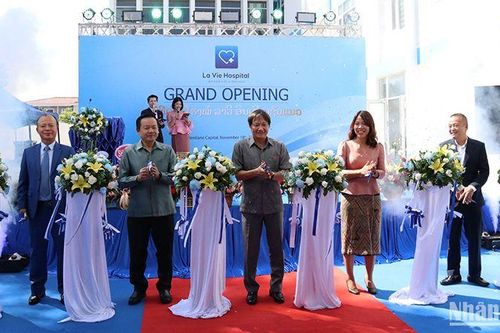 Khai trương bệnh viện của người Việt tại thủ đô của Lào