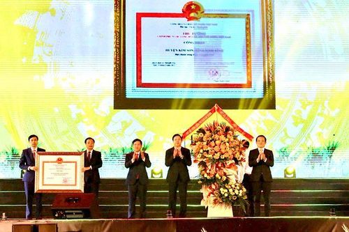 Huyện Kim Sơn (Ninh Bình) đạt chuẩn nông thôn mới