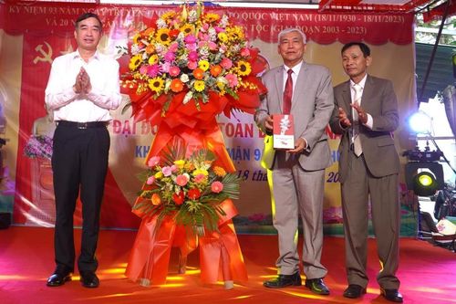 Lãnh đạo thành phố thăm, chúc mừng nhân 93 năm ngày truyền thống Mặt trận Tổ quốc Việt Nam tại khu dân cư
