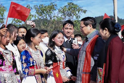 Thủ tướng Phạm Minh Chính chung vui Ngày hội Đại đoàn kết toàn dân tộc ở Sà Dề Phìn, Lai Châu