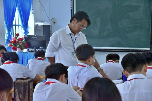 Thầy giáo vùng biên tâm huyết với công tác chủ nhiệm lớp