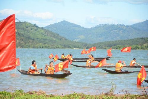 Khai mạc Hội đua thuyền độc mộc trên sông Pô Cô (Gia Lai)