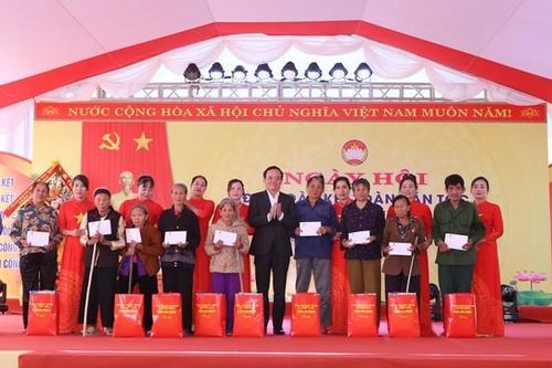 Phó Thủ tướng Chính phủ Trần Lưu Quang chung vui ngày hội Đại đoàn kết toàn dân tộc tại tỉnh Thanh Hóa