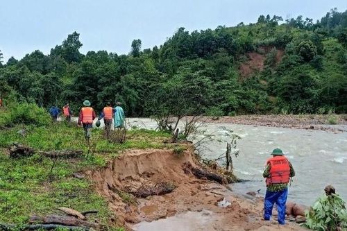 Quân khu 4 giúp dân khắc phục hậu quả mưa lũ