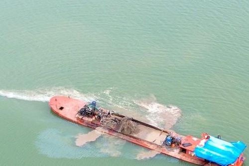 'Cát tặc' lộng hành trên sông Sê San