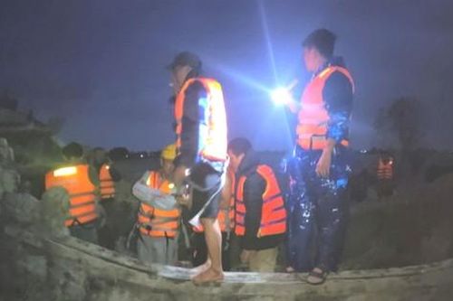 Sáu thành viên trạm Viettel tại TT-Huế bị lật thuyền trong lúc làm nhiệm vụ