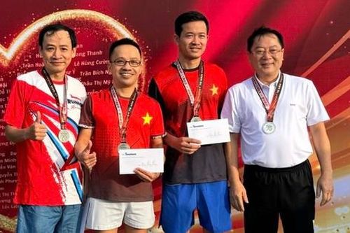 Gần 100 Tiền Phong Runner chinh phục cung đường biển Quy Nhơn, chào mừng 70 năm báo Tiền Phong xuất bản số đầu tiên